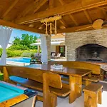 Villa Mia With Heated Pool, Billiards And Large Garden - By Ta Leut Agency
