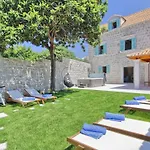 Gorgeous Home In Cavtat With Wifi