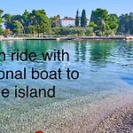 Apartment Isla With Heated Pool,Center, Near The Beach