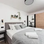 Aura Exclusive Apartment & Room