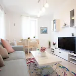 Ms 3Br Apartment Near Kolovare Beach