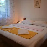 Apartments Tea Pag
