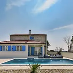 Villa Jolie