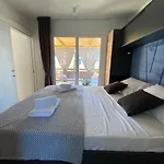 Mobile Home Saky, Biograd Na Moru
