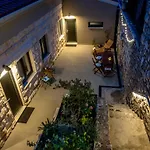 Piccola Apartments - 50M From Beach