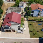 Apartment Zora In Seline, Near The Pebble Beach