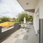 Kiki, No 1