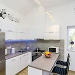 Lovely Apartment In Cibaca With Kitchen