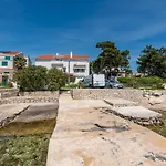 Lovely Apartment In Kosljun With Wifi