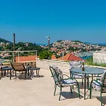 View Port Apartments