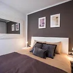 Bleu Villa - Three Bedroom Villa With Balcony And City View