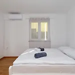 Apartments Oliva