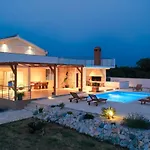 Villa Iva With Heated Pool