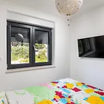 Apartment Good Vibes
