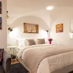 Two Steps, Best Location In Old Town