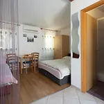 Studio Apartman Ema