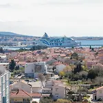Beach Days-Panoramic City/Sea View Apartment