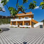 Mp Luxury Holiday Home With Swimming Pool