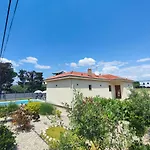 Villa Mattina, With Heated Pool And Jacuzzi