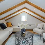 Luxury Penthouse Avalon