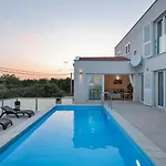 Holiday House Anpero