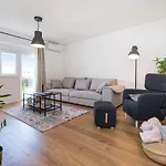 Apartment Mavi