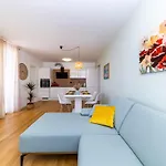 Deluxe Apartment Zara