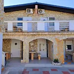 Borat Apartmani.