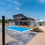 Villa Diva