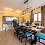 Vila Vergatum-Privacy,Gym,Billiards,Table Tennis