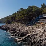 Villa Korcula Grandeur 5 Bedrooms Stunning Waterfront Setting Direct Sea Access