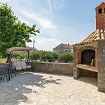 Apartment Miruna S Bazenom
