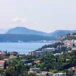 Sunspot Apartment - Beautiful View With Big Garden, Free Parking, Central