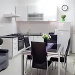 Cozy Apartment Di