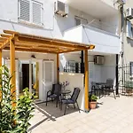 Tessa Apartment With Terrace, Free Wi-Fi/Parking