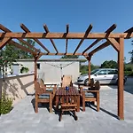 Holiday House Laetitia With Pool