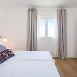 Apartment Mavi