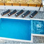 Luxury Villa Jomani With Heated Pool