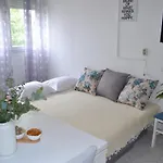Good Vibes Apartment