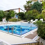 Villa Latina With 6 Apartments And A Shared Pool