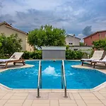 Seaside Family Friendly House With A Swimming Pool Vir - 21522