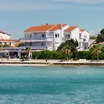 Paradiso, No 1