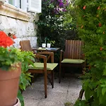 Guest House Cinema Close To Port