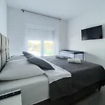 Modern Villa Freya With Heated Swimming Pool, Murvica