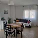 Tonka - Cozy Apt W/Ac & Parking
