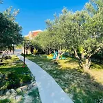 Lovely Apartment With Garden - Zadar Crno