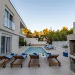 Beautiful Villa Leona Vir