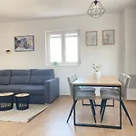 Apartments Rising Sun, Razanac