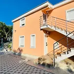 Lovely Apartment With Garden - Zadar Crno