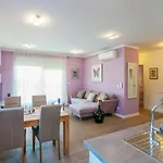 Modern Apartment With Free Wi Fi